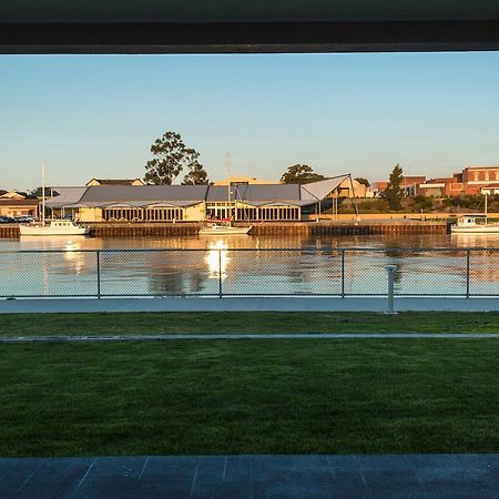 Ulverstone Waterfront Apartments Eksteriør bilde