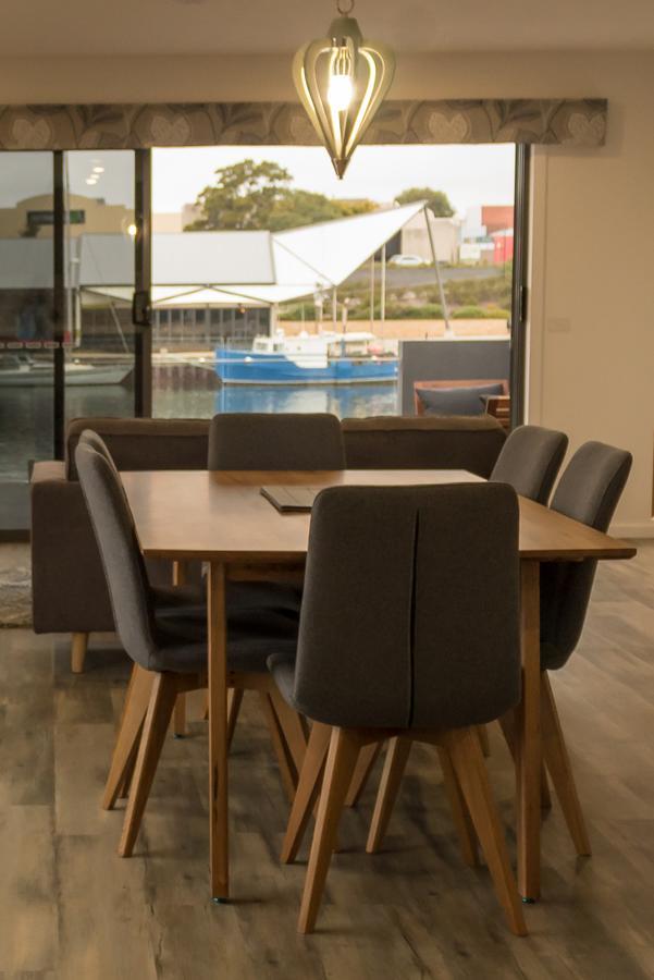 Ulverstone Waterfront Apartments Eksteriør bilde